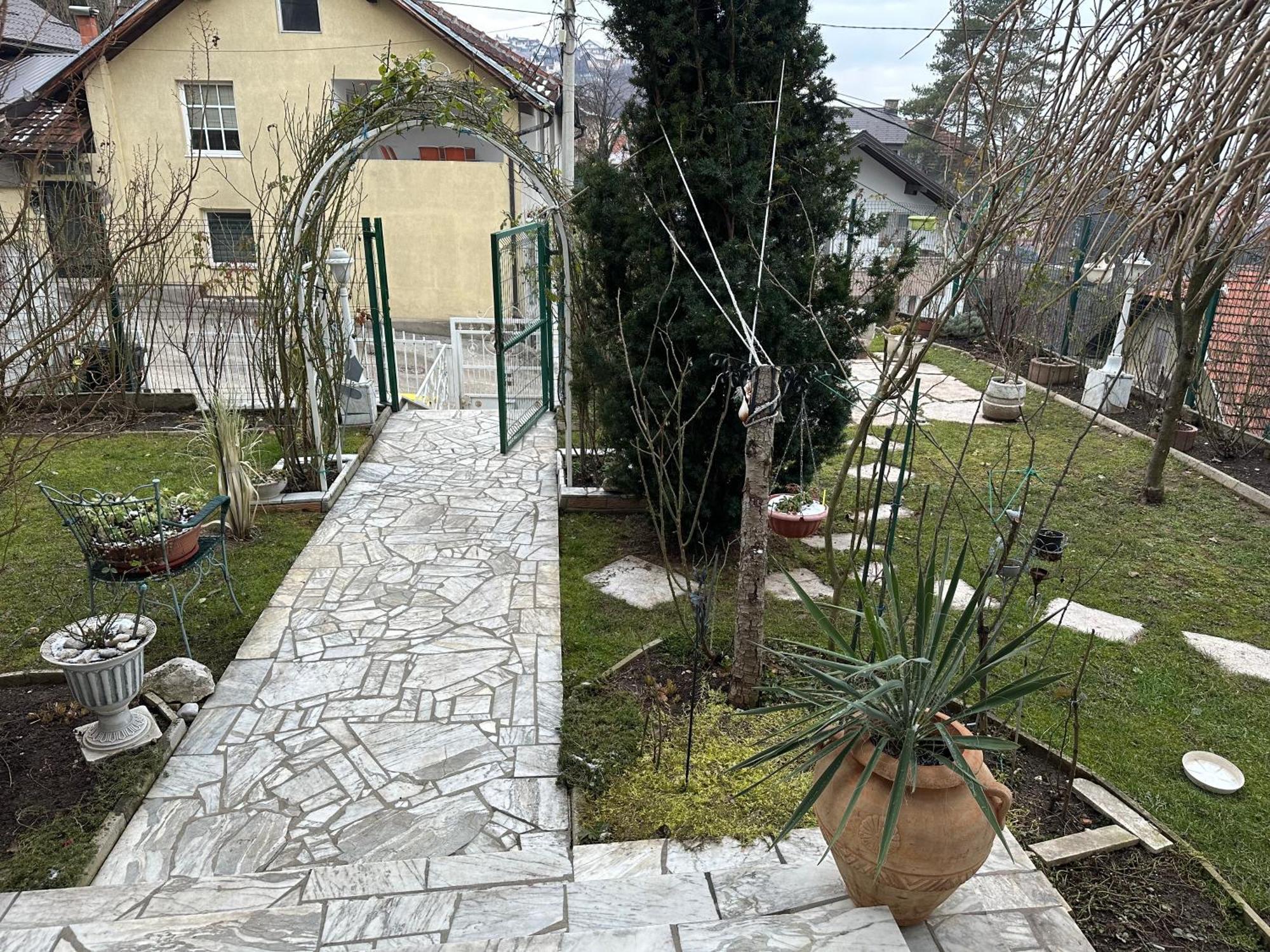 Hrasno Brdo Apartment *